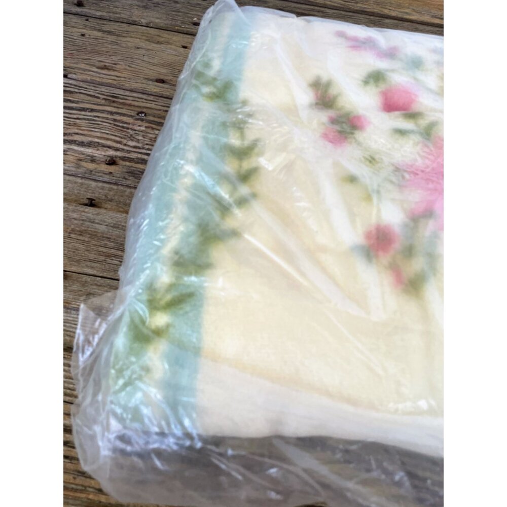 Vintage 1950s FieldCrest Blanket NOS Shabby Roses Vines 72x90" Rayon Blend - Picture 6 of 15